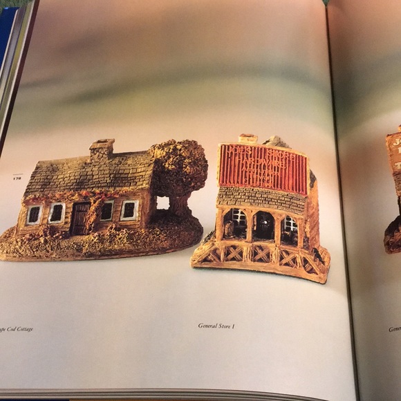 Vintage 1991 “The Cottages of Lilliput Lane” Hardcover with dust jacket - Picture 3 of 6